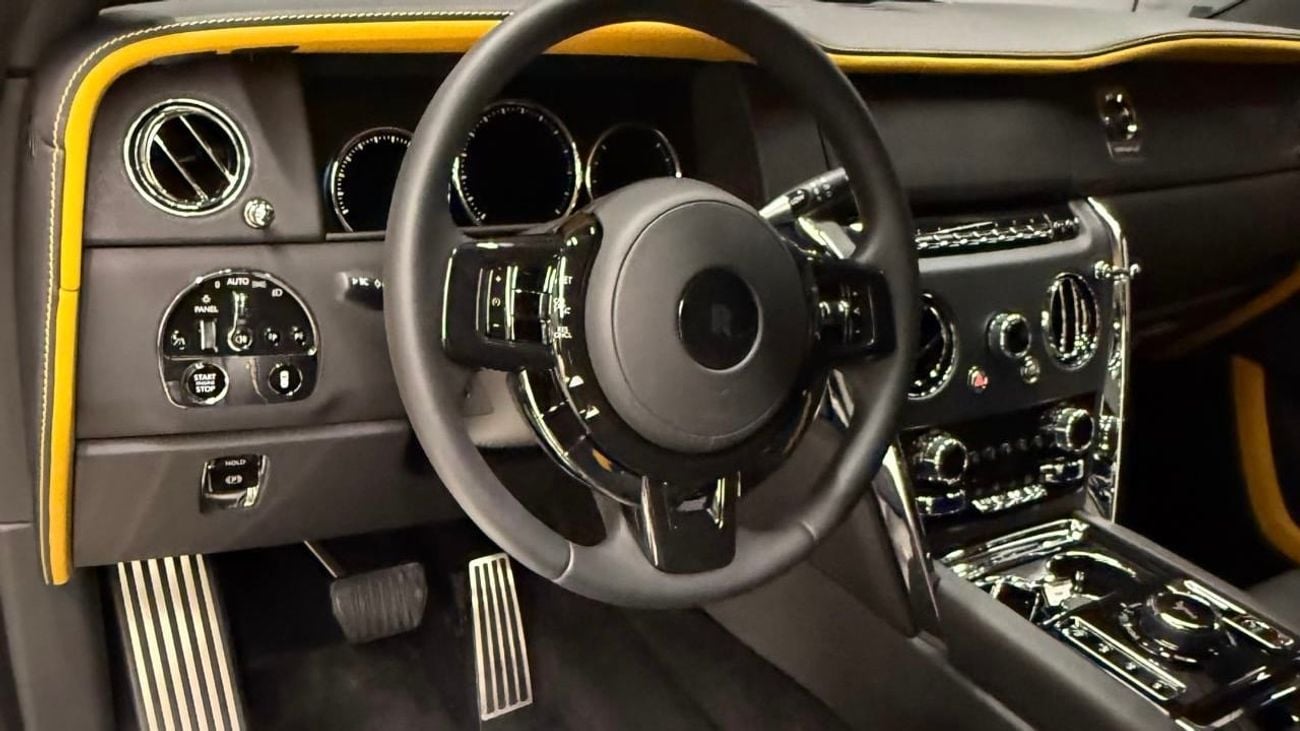 Rolls-Royce Cullinan Silver badge