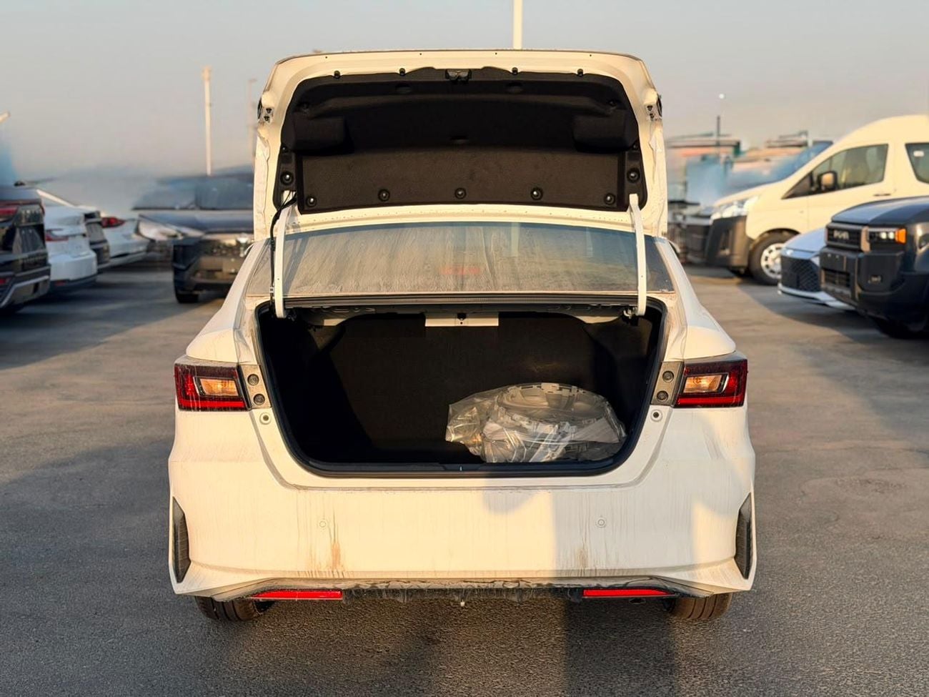 Toyota Yaris 2026 TOYOTA YARIS BASIC AT GCC SPEC WHITE
