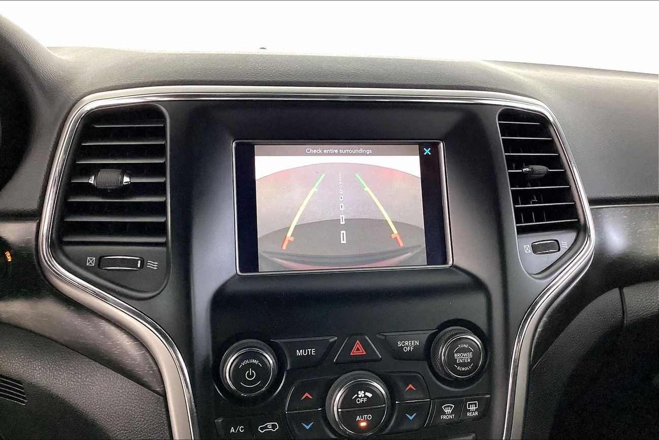 جيب جراند شيروكي Laredo | National Day Celebration | شامل الضمان | 0 ﺪﻔﻋﺓ ﺃﻮﻟﻯ