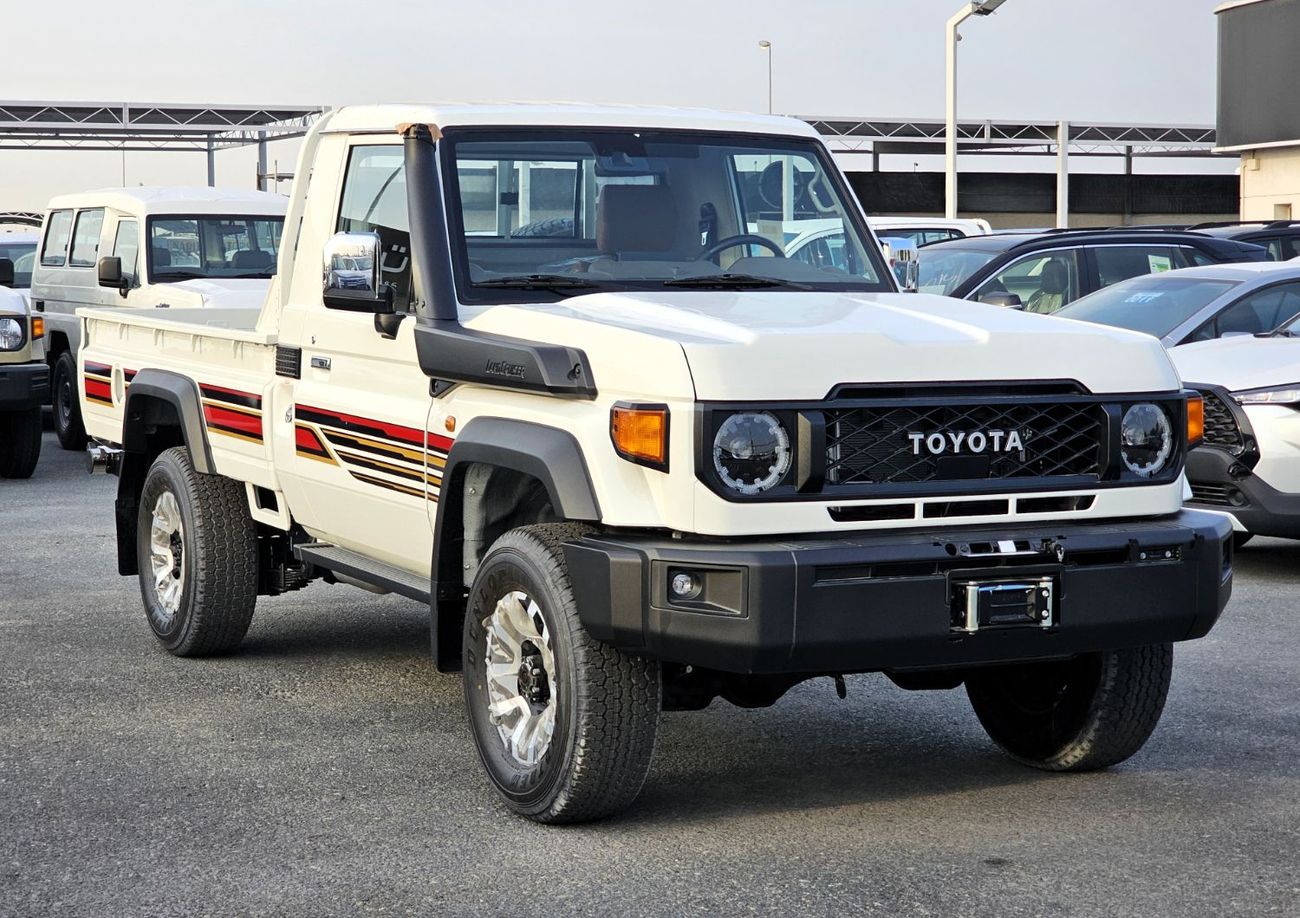 تويوتا لاند كروزر TOYOTA LC79 SINGLE CABIN DIESEL Z AUTO 2.8 V6 - 2025 MODEL - WHITE INSIDE TAN - OMANI