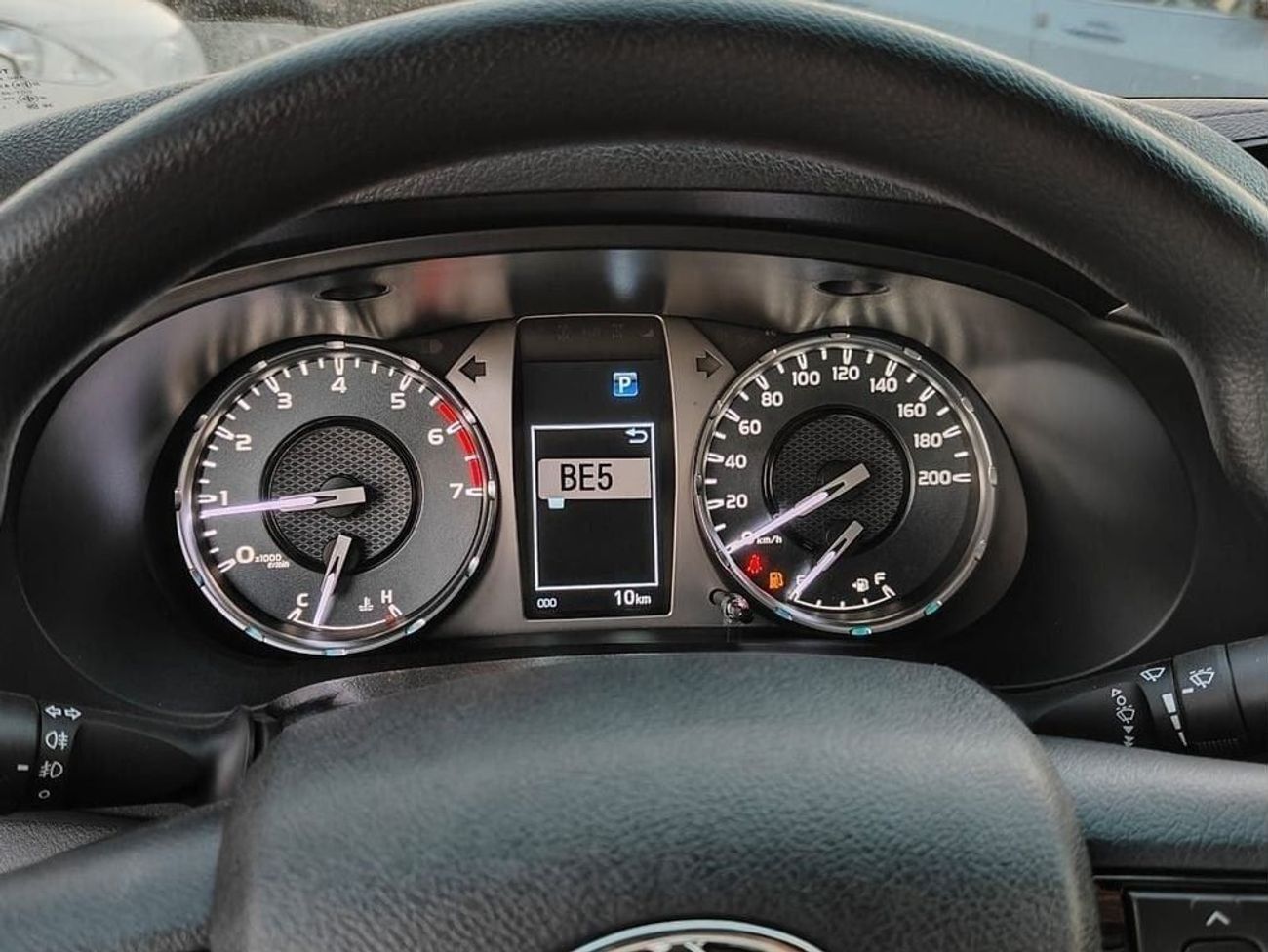 تويوتا هيلوكس TOYOTA HILUX 2.7 SR5 4x4 DOUBLE CABIN PETROL AUTOMATIC FULL OPTION 2025 MODEL