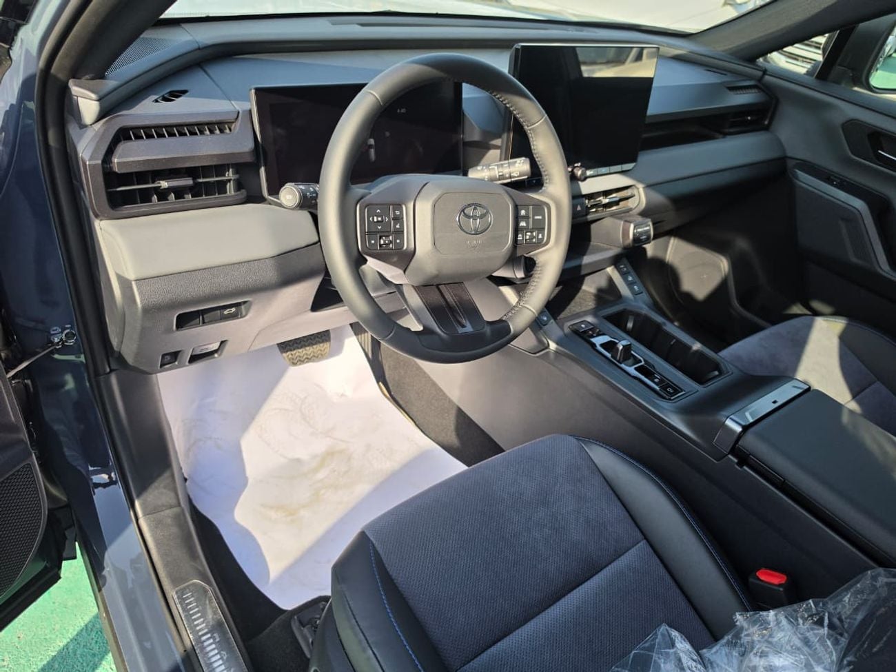 Toyota RAV4 2.5L Adventure Hybrid Toyota RAV4 Hybrid 2.5 2026 – Full Option | AWD | Blue / Grey Interior