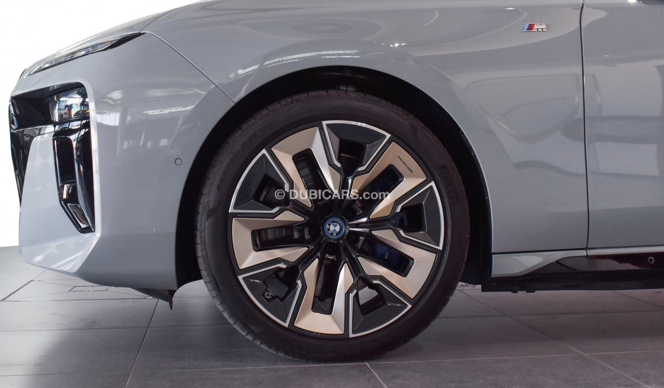 بي أم دبليو i7 XDrive 60