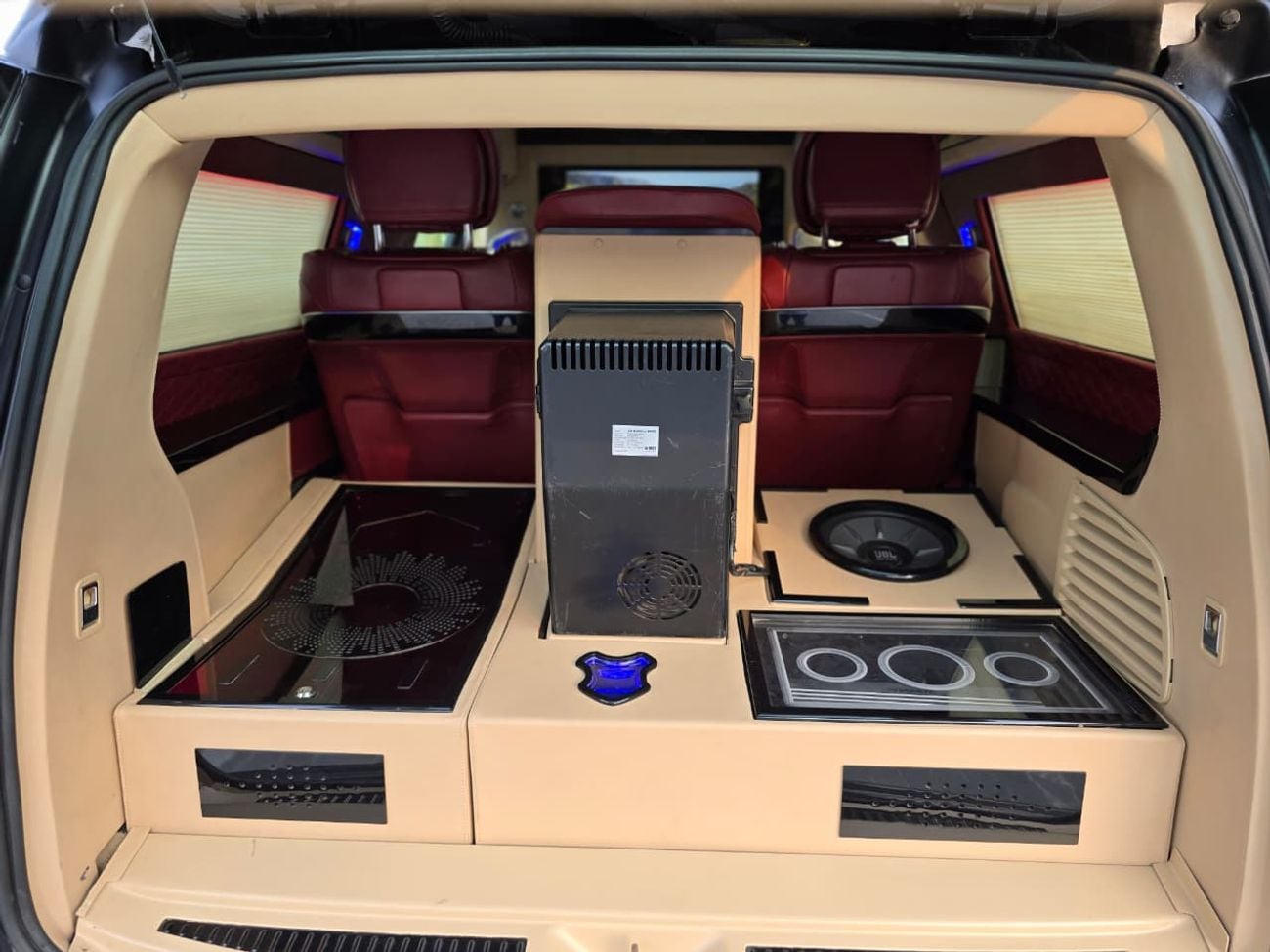 Cadillac Escalade PLATINUM 2018 VIP Edition GCC Specs | 2Keys | VIP seats | TV | Perfect condition