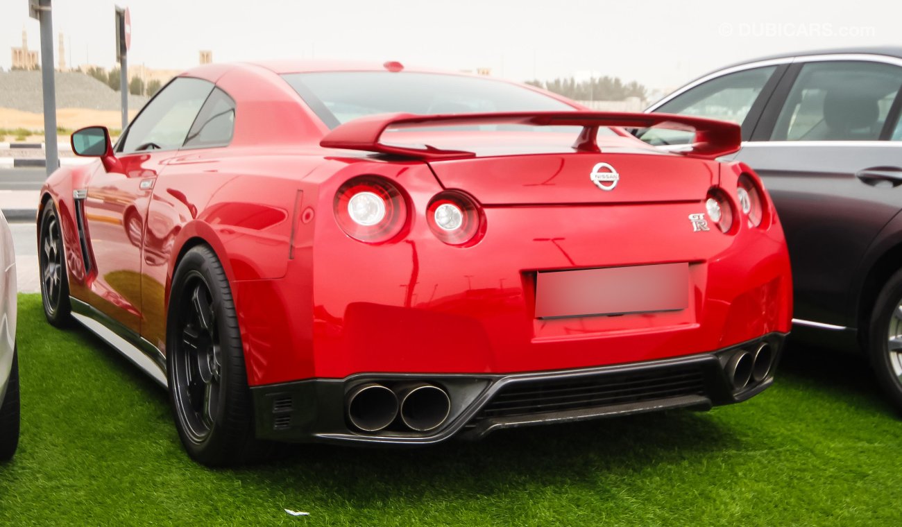 Nissan GT-R