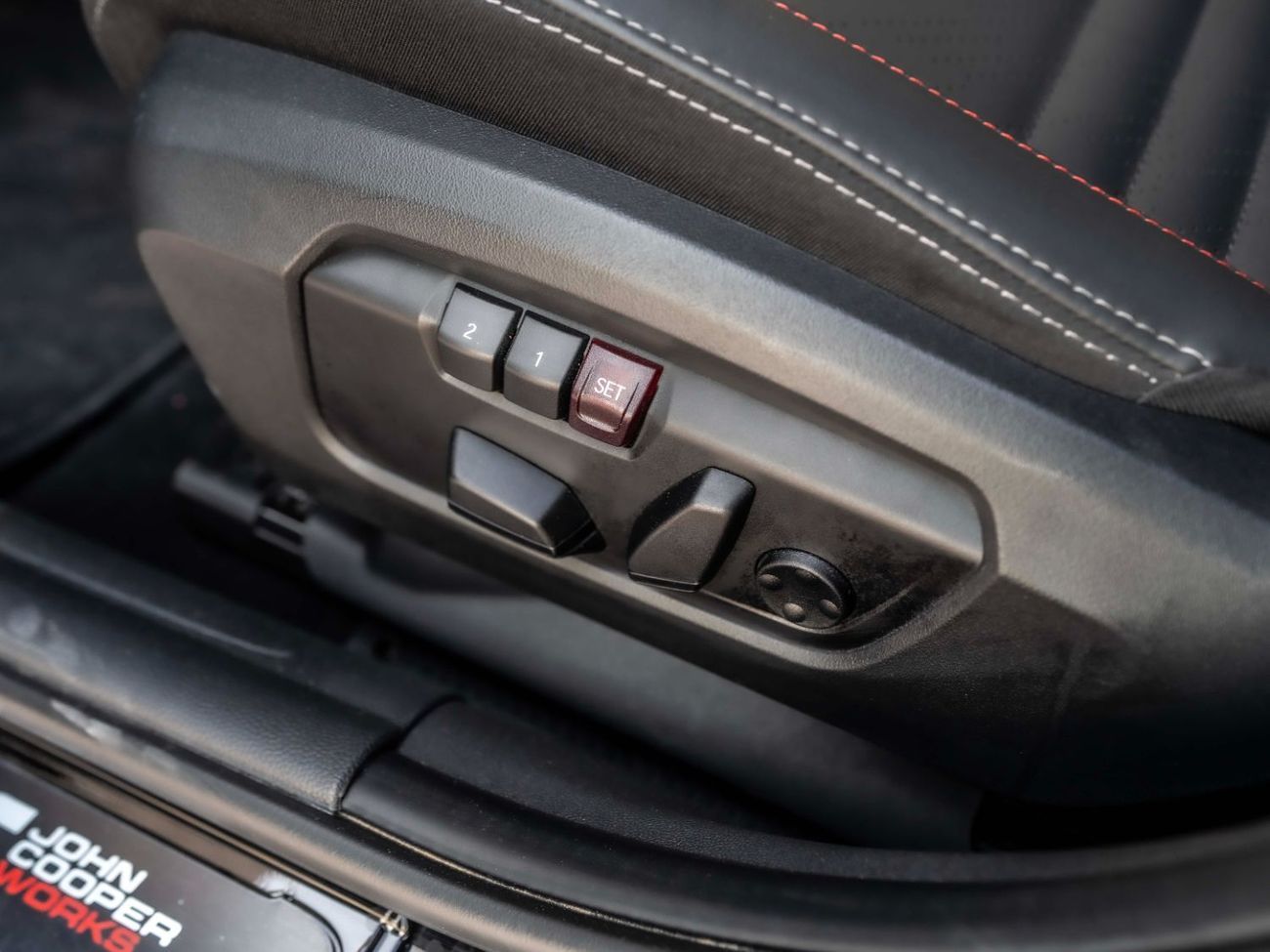 ميني كوبر إس S with John Cooper Works Kit