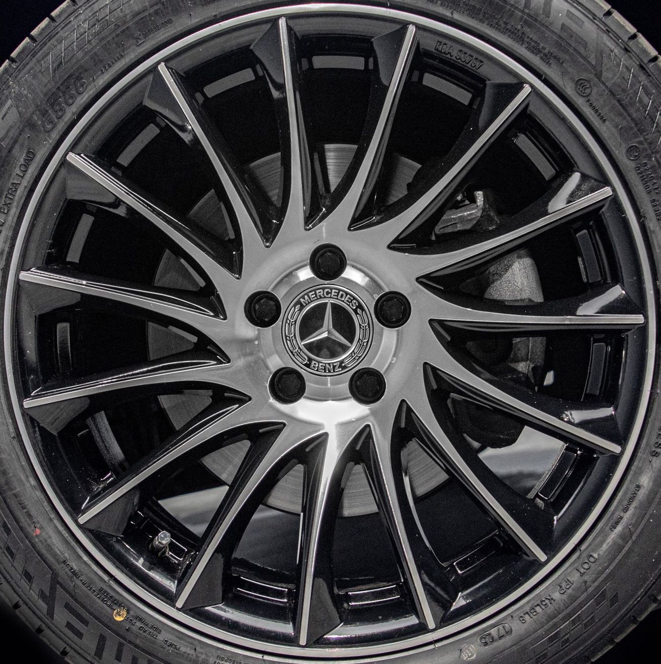 Mercedes-Benz V 250 4,295x60 • 20% DP • 2023 Mercedes V-Class V250 Falcon Edition 2.0 211 BHP • Mercedes Service Contrac