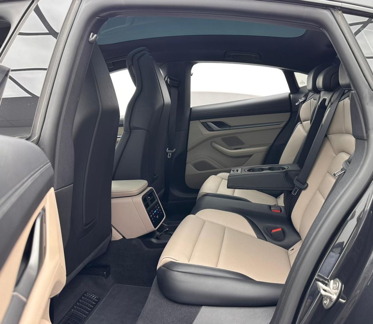 بورش تايكان 2025 Porsche Taycan, Jan/2027 Porsche Warranty, Excellent Condition, GCC