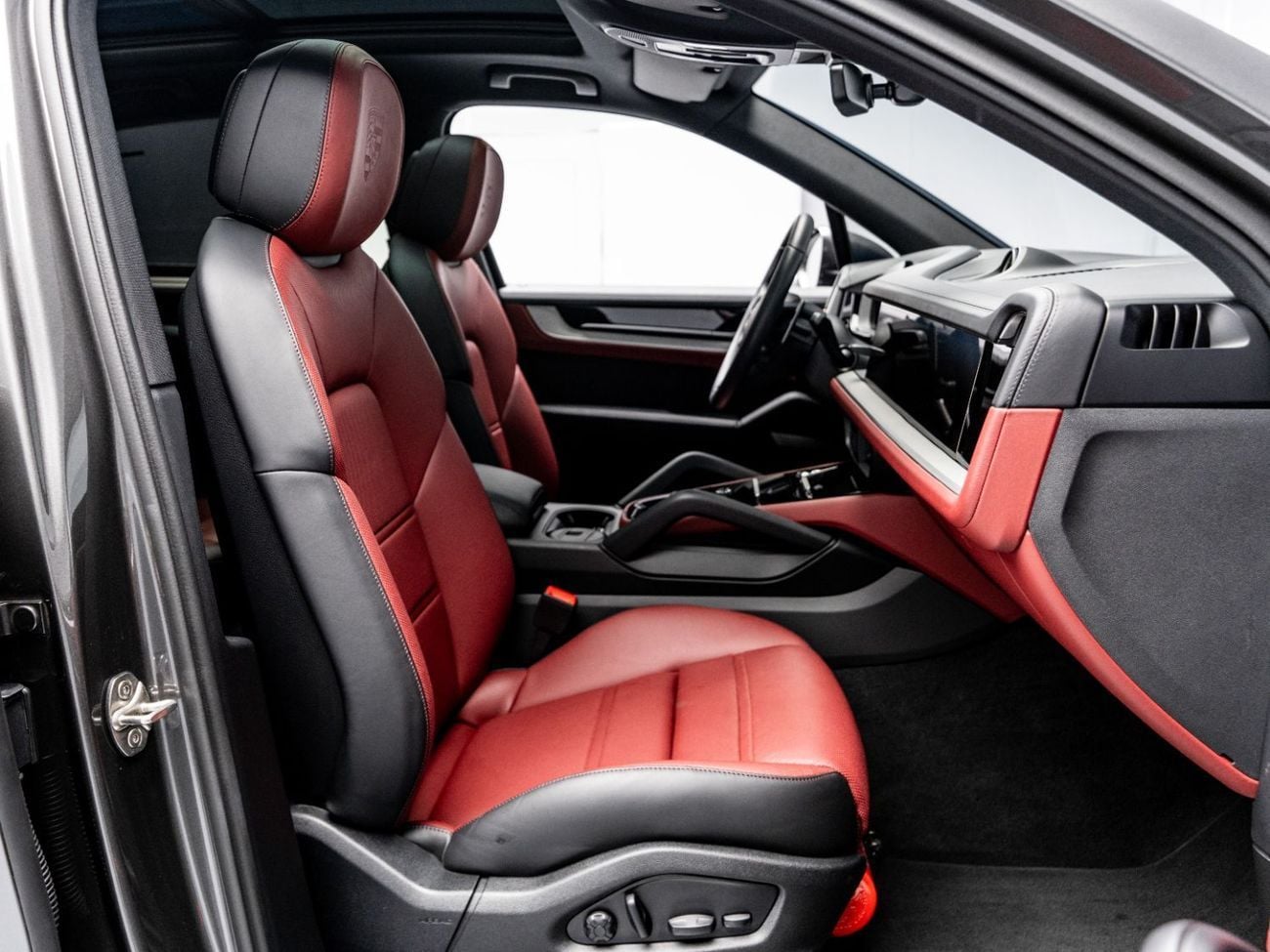 Porsche Cayenne STD BUY NOW, PAY 2027 | THE BLACKLINE STANDARD | 2025 Porsche Cayenne SUV, 3.0 TC V6, AWD, 353bhp, 8