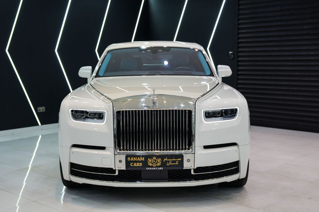 Rolls-Royce Phantom Std 6.8L 2018 Rolls Royce Phantom, Two-Tone Exterior, Rear Entertainment, Bespoke Audio, GCC Specs!!
