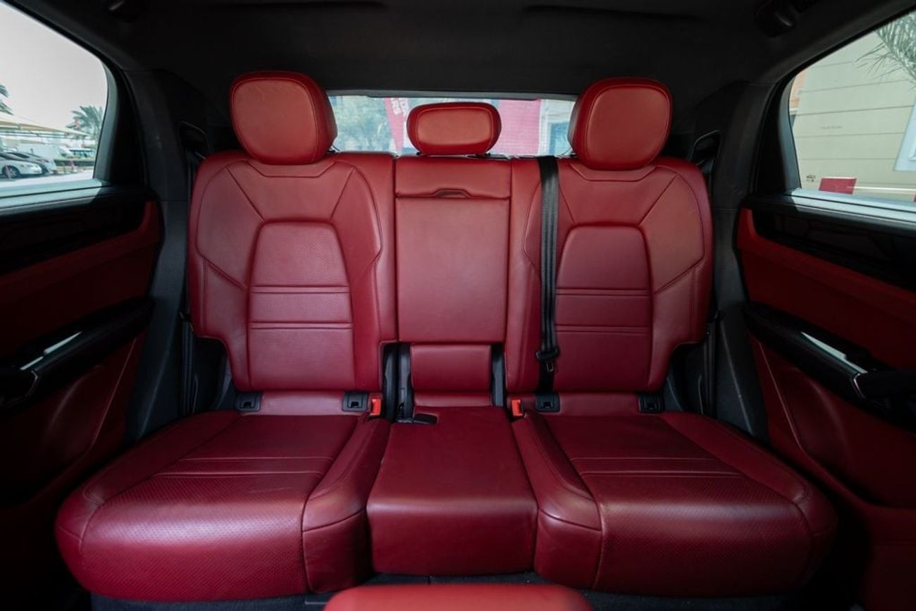 Porsche Cayenne Std 3.0L (340 HP)