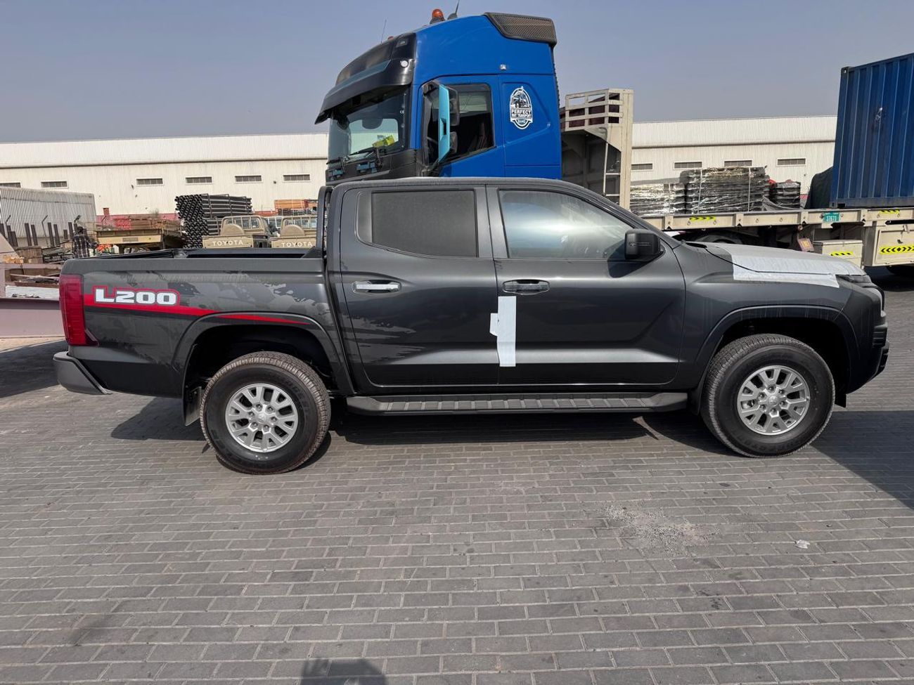 Mitsubishi L200 MITSUBISHI L200 Petrol Double Cabin 4WD 5MT 2.5L GLX -FULL OPTION_Grey