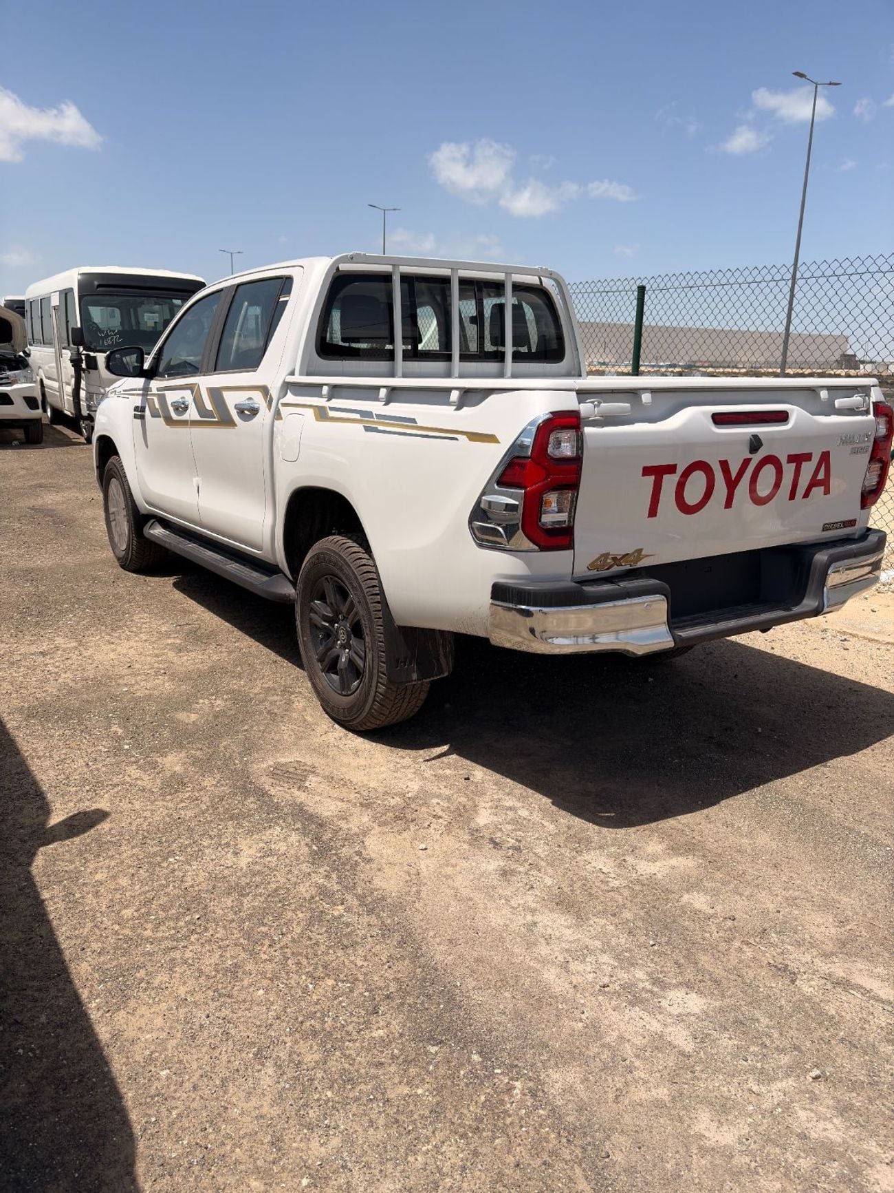 تويوتا هيلوكس Toyota Hilux 2.4L - SR5 4x4 Automatic Diesel - Full Option
