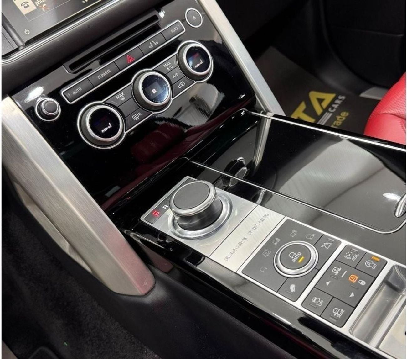 Land Rover Range Rover 2016 Range Rover Vogue SE Supercharged, 2025 Warranty, 2027 GTA Service Pack, Fully Loaded, GCC