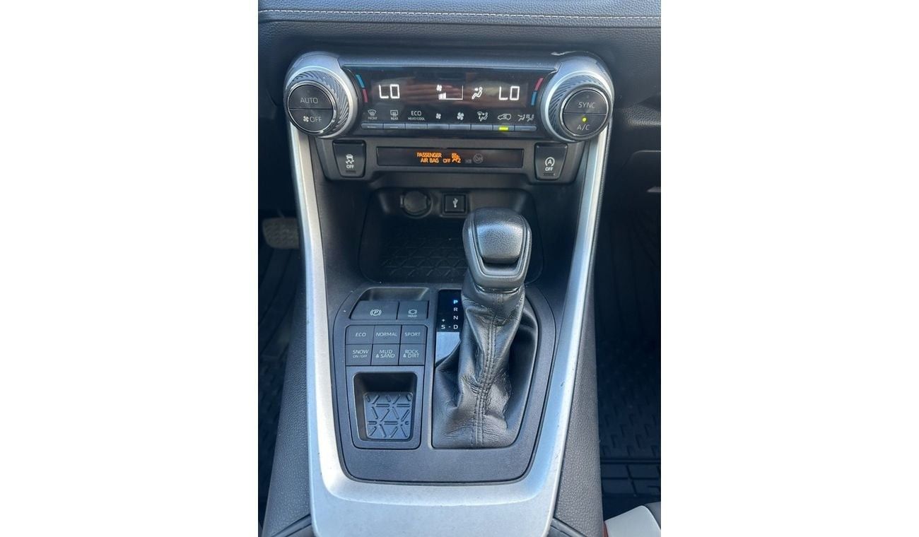 Toyota RAV4 XLE 4WD push start, leather seats,