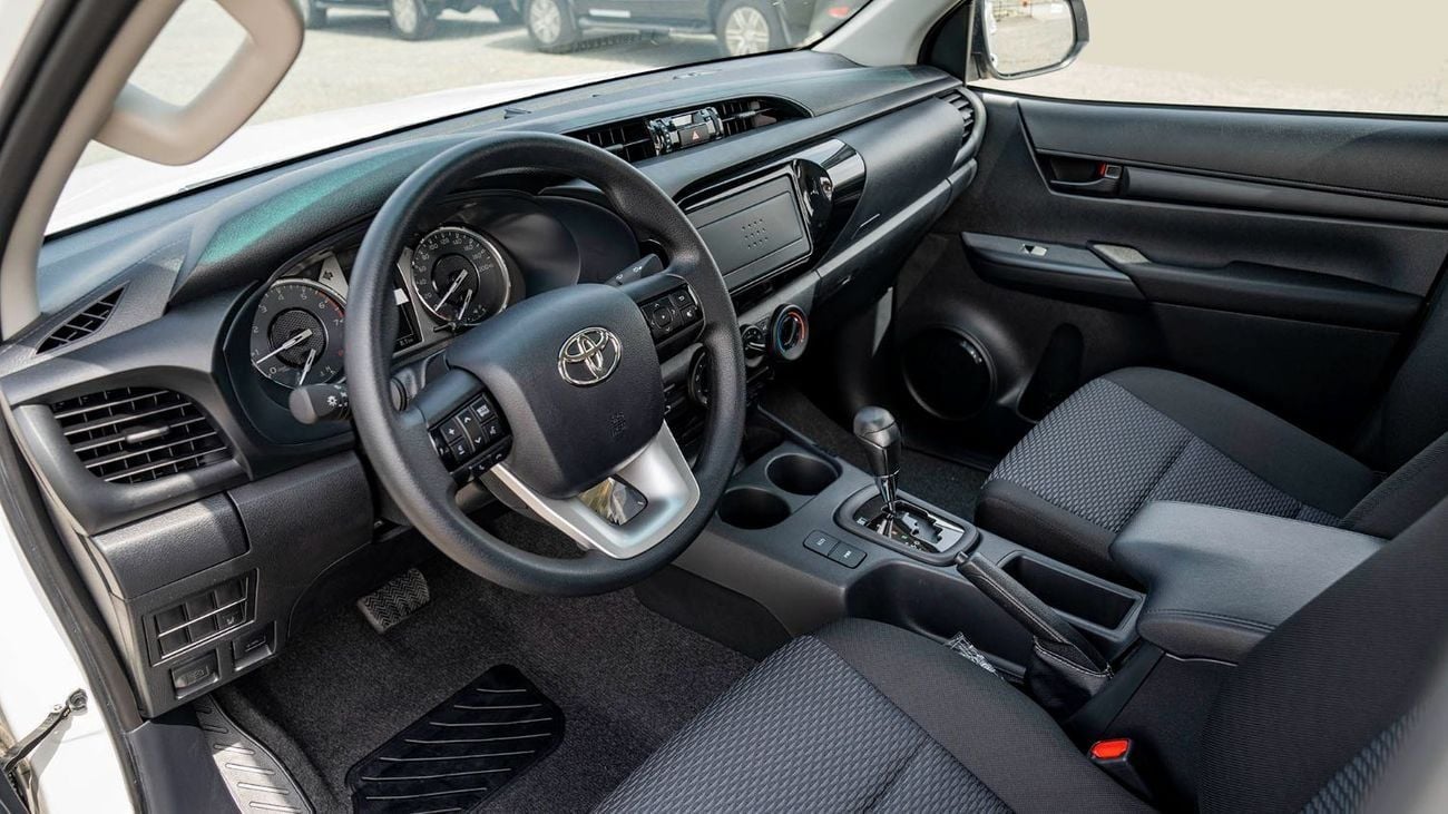 Toyota Hilux MID OPTION PETROL 2.7 AT