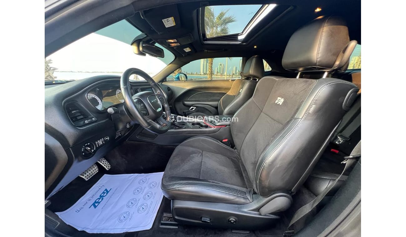 Dodge Challenger Dodge Challenger SRT-392 2018 Full Options (km/h)