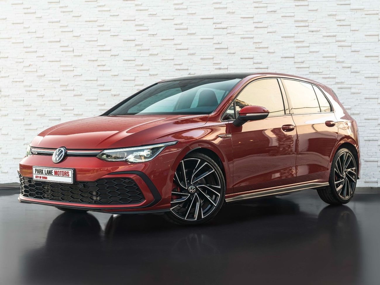 فولكس واجن جولف GTI AED 1,887 PM • GTI P1 MID • ONLY 59,000 KMS • OFFICIAL VOLKSWAGEN SERVICE HISTORY AND WARRANTY