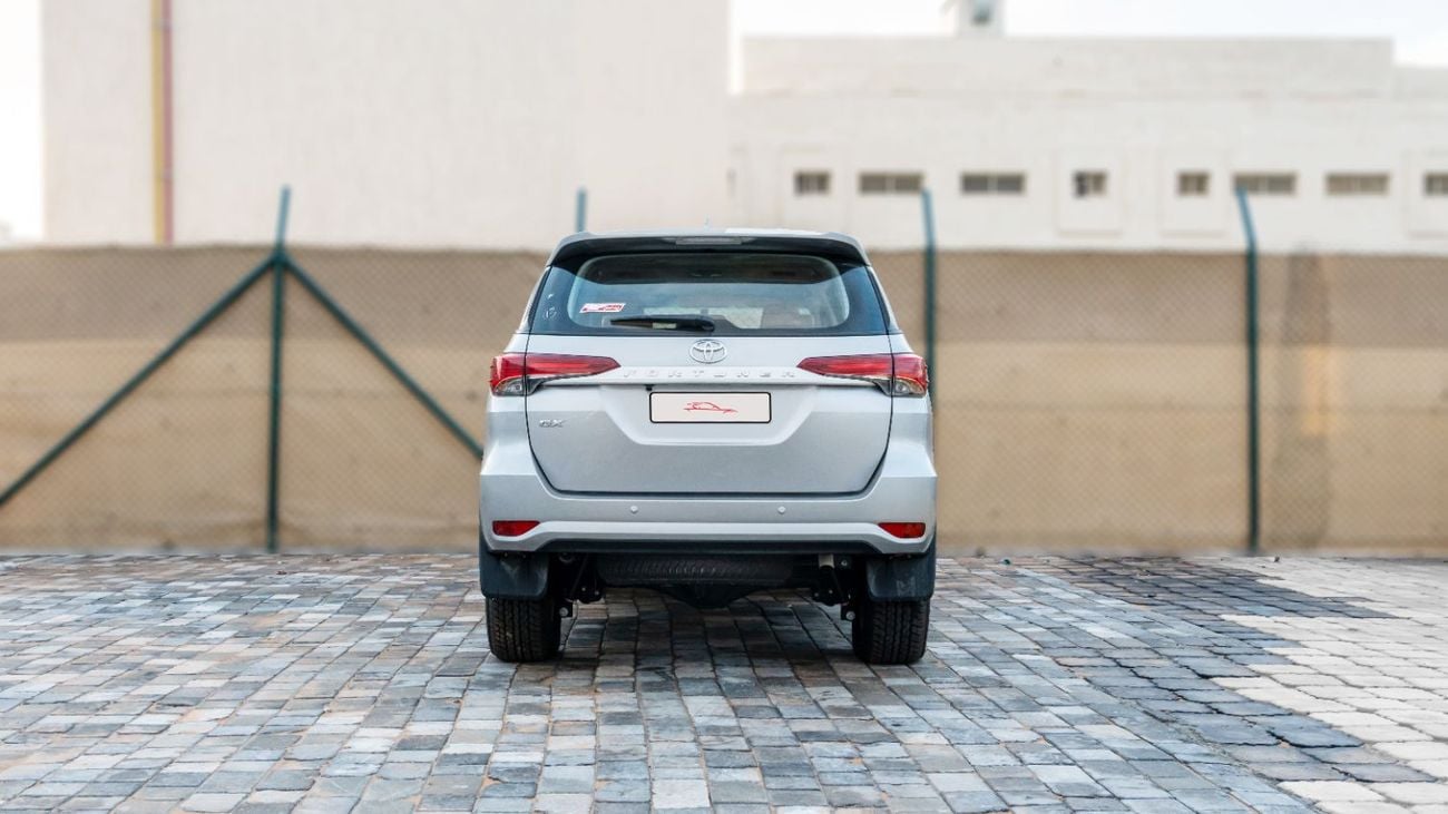 تويوتا فورتونر 2026 Toyota Fortuner GX 2.7 AT Petrol (Silver-Tan) RWD