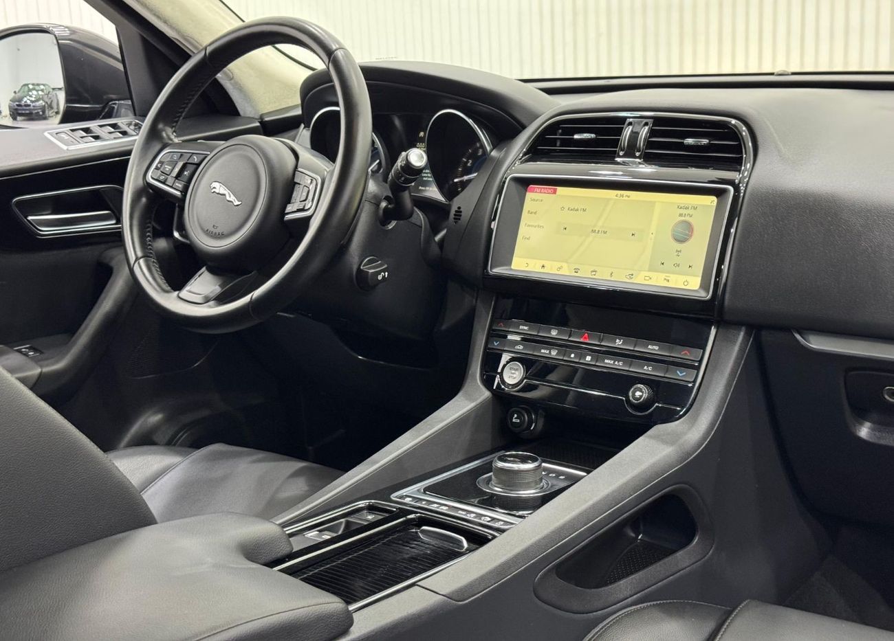 جاكوار F بيس 2019 Jaguar F-PACE 25t, 1 Year Warranty, Full Service History, GCC