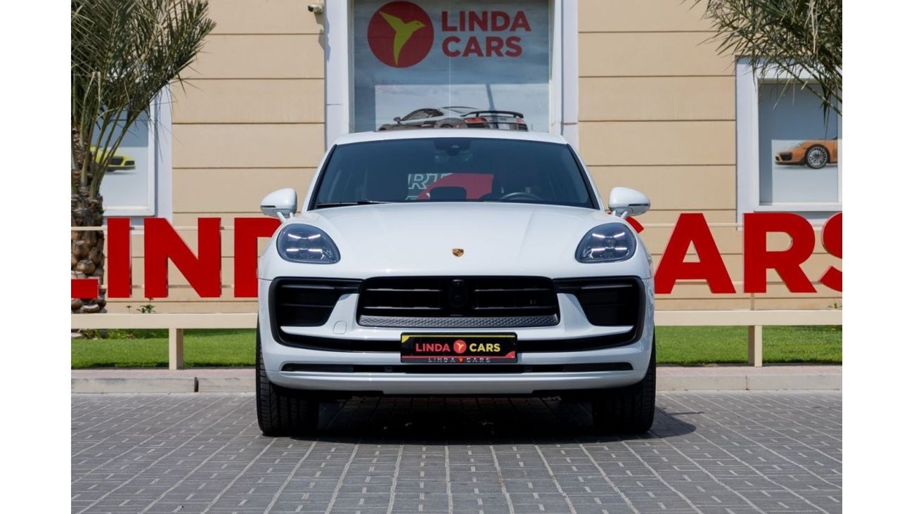 Porsche Macan Porsche Macan 2023 GCC under Agency Warranty with Flexible Down-Payment.