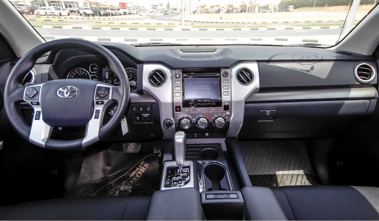 Toyota Tundra 5.7 L V8 SR5 TRD