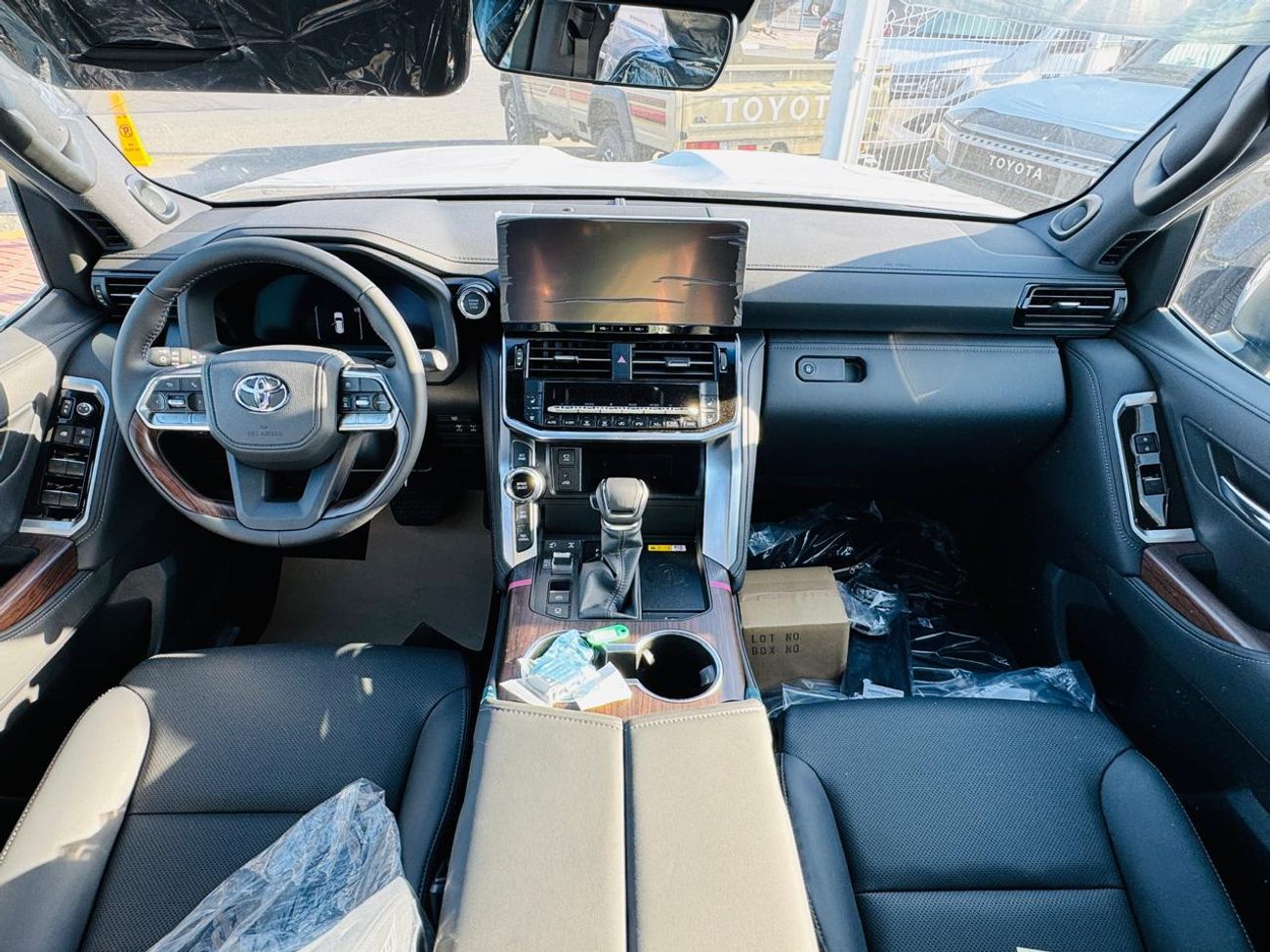 Toyota Land Cruiser TOYOTA LANDCRUISER (300 SERIES) VX 4.0L BLACK 2026