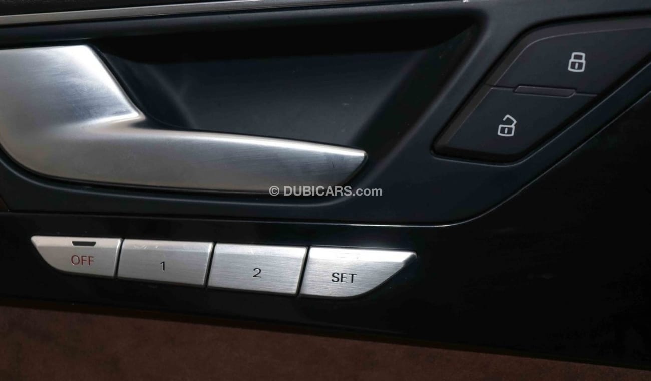 Audi A8 3.0T quattro