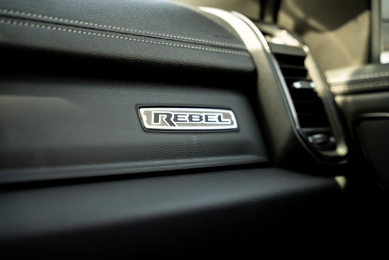 رام 1500 Rebel 5.7L Crew Cab Utility (5 Seater)