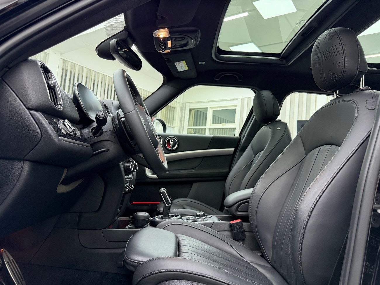 ميني جون كوبر كونتري مان GCC .. FSH .. Low Milegea .. Top Range