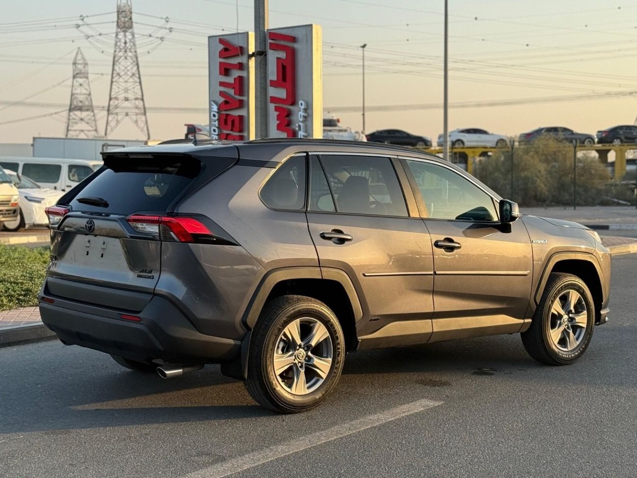 Toyota RAV4 Hybrid XLE premium Sunroof,leather,Push start
