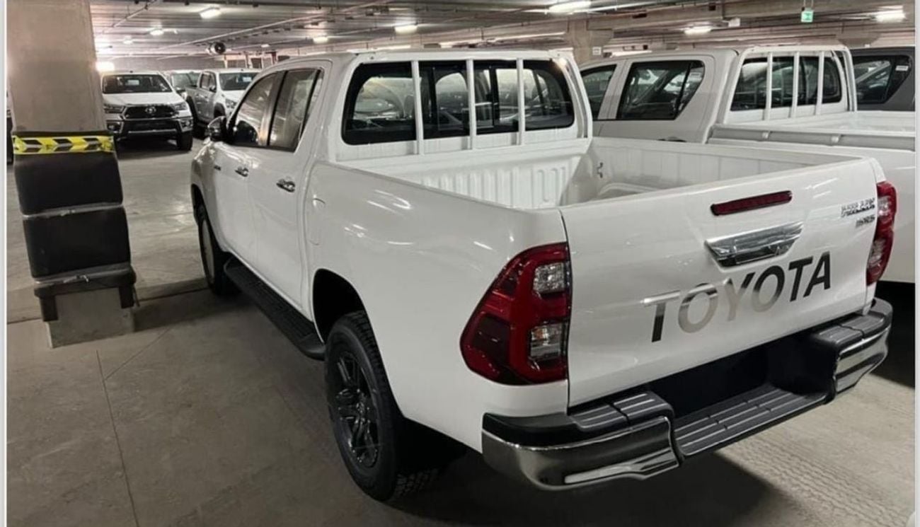 Toyota Hilux 2.4L RS5 Manual . 4x4