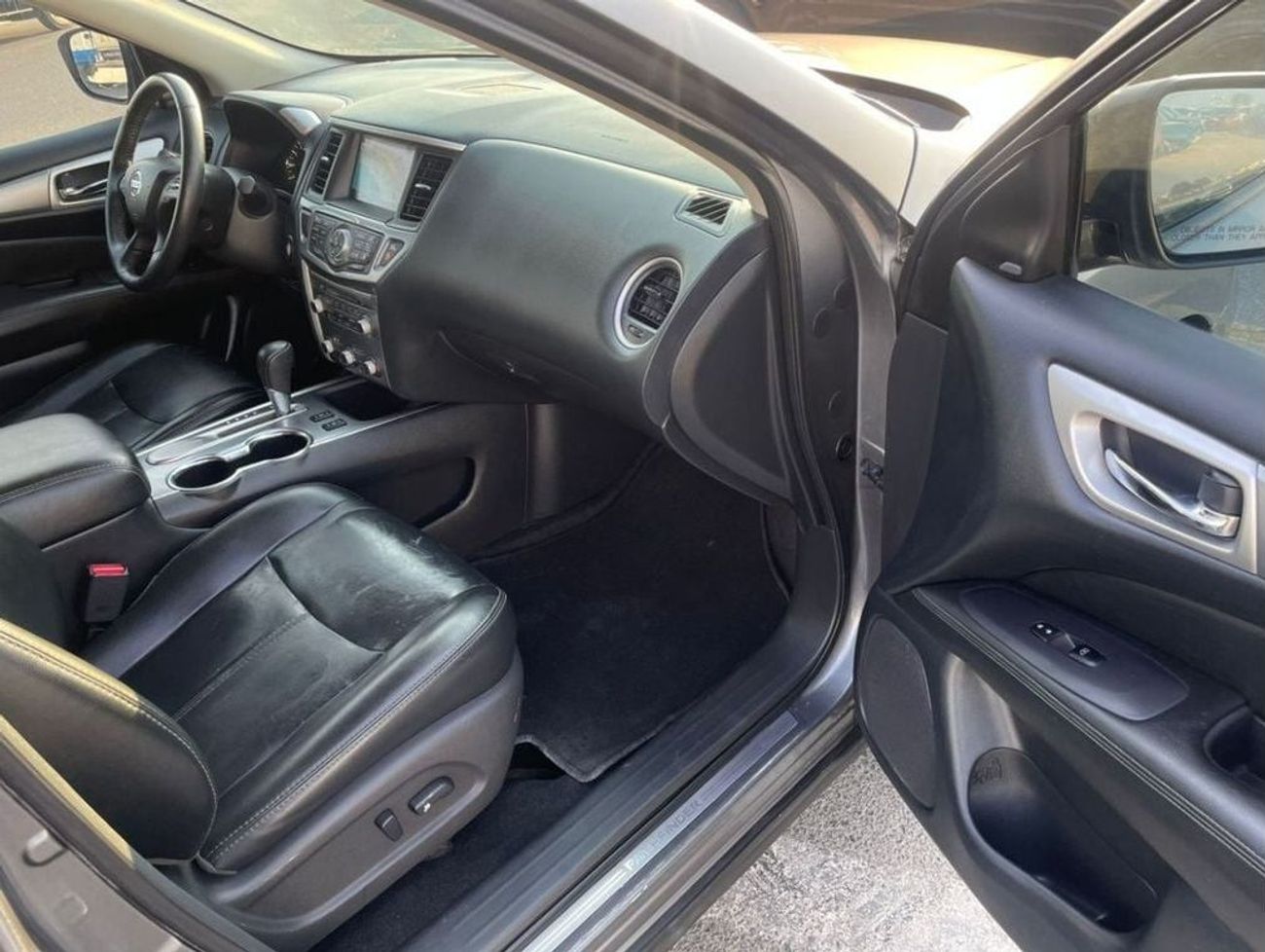 نيسان باثفايندر 2020 Nissan Pathfinder SL 3.5L V6 - 7 Seater Full Option - 360* CAM Auto Trunk - Radar & Sensor -