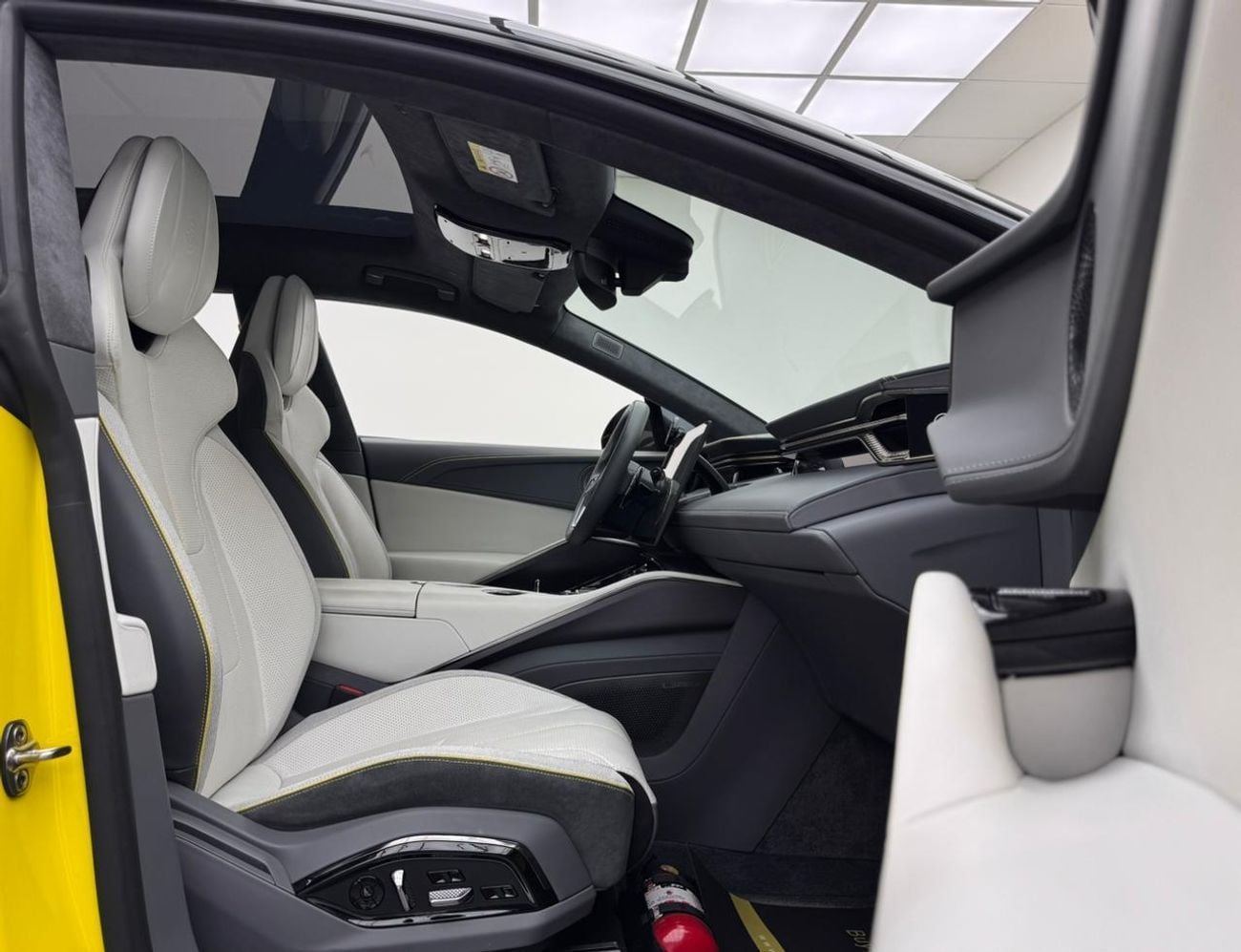 Lotus Eletre 2024 Lotus Eletre R, 2029 Lotus Warranty, 2028 Lotus Service Pack, Full Lotus Service History, GCC