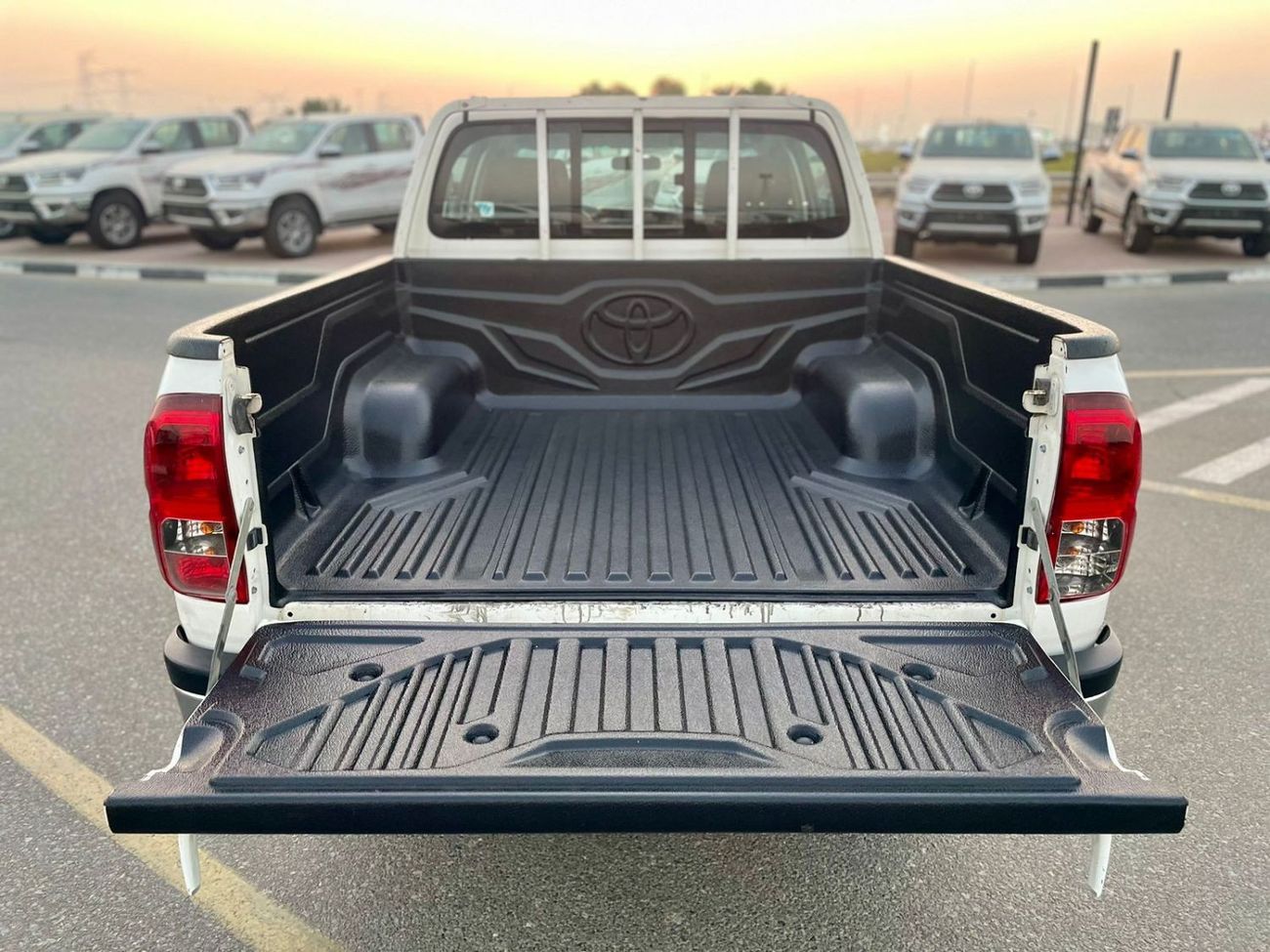 تويوتا هيلوكس 2019 Toyota Hilux GL 2.7L V4 - AWD 4x4 - Patrol Automatic - 149,000 km