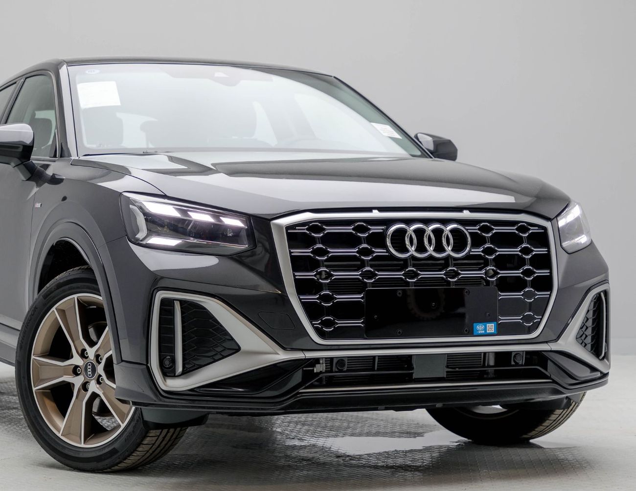 Audi Q2 Fashion 1.5L - Black Inside Black