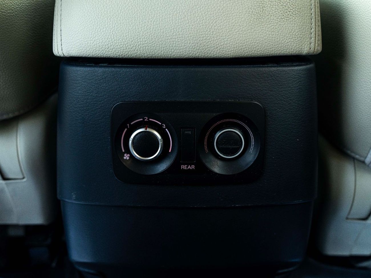 ميتسوبيشي باجيرو AED 1,415 PM • 3.8L PAJERO GLS TOP • ONLY 60,000 KMS • GOLD EMBLEM PACKAGE WITH RHINO ROOF-RACK