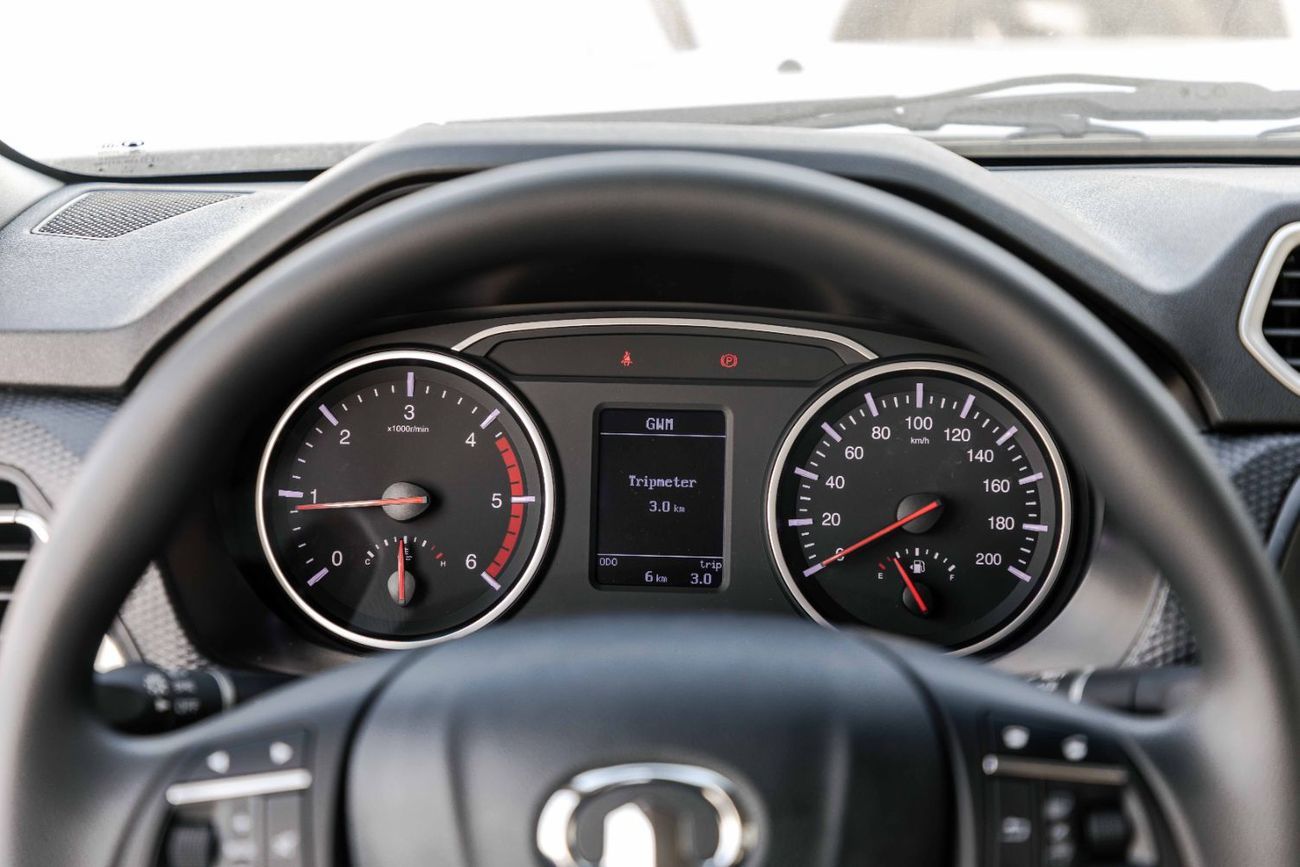 جريت وول وينغل 2026 Greatwall Wingle 5 4X2 Luxury 2.0L - Manual - Titanium White Inside Black | Export Price