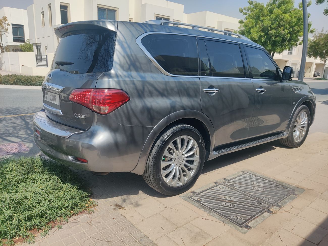 Infiniti QX80 LUXURY