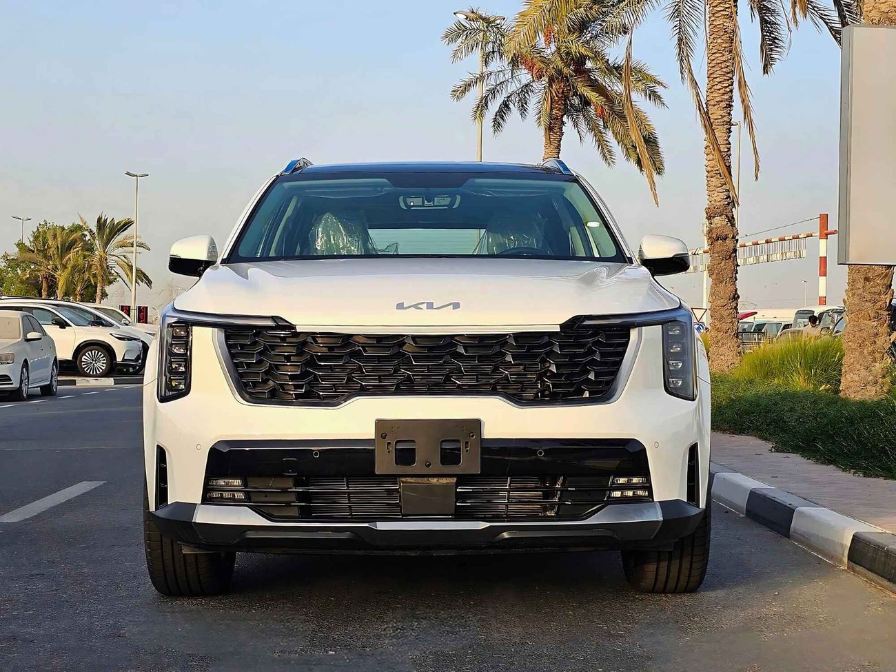 Kia Sorento 2.5 Petrol, Driver Power Seat, Panoramic Roof, 4WD, Full Option (CODE# 68052)