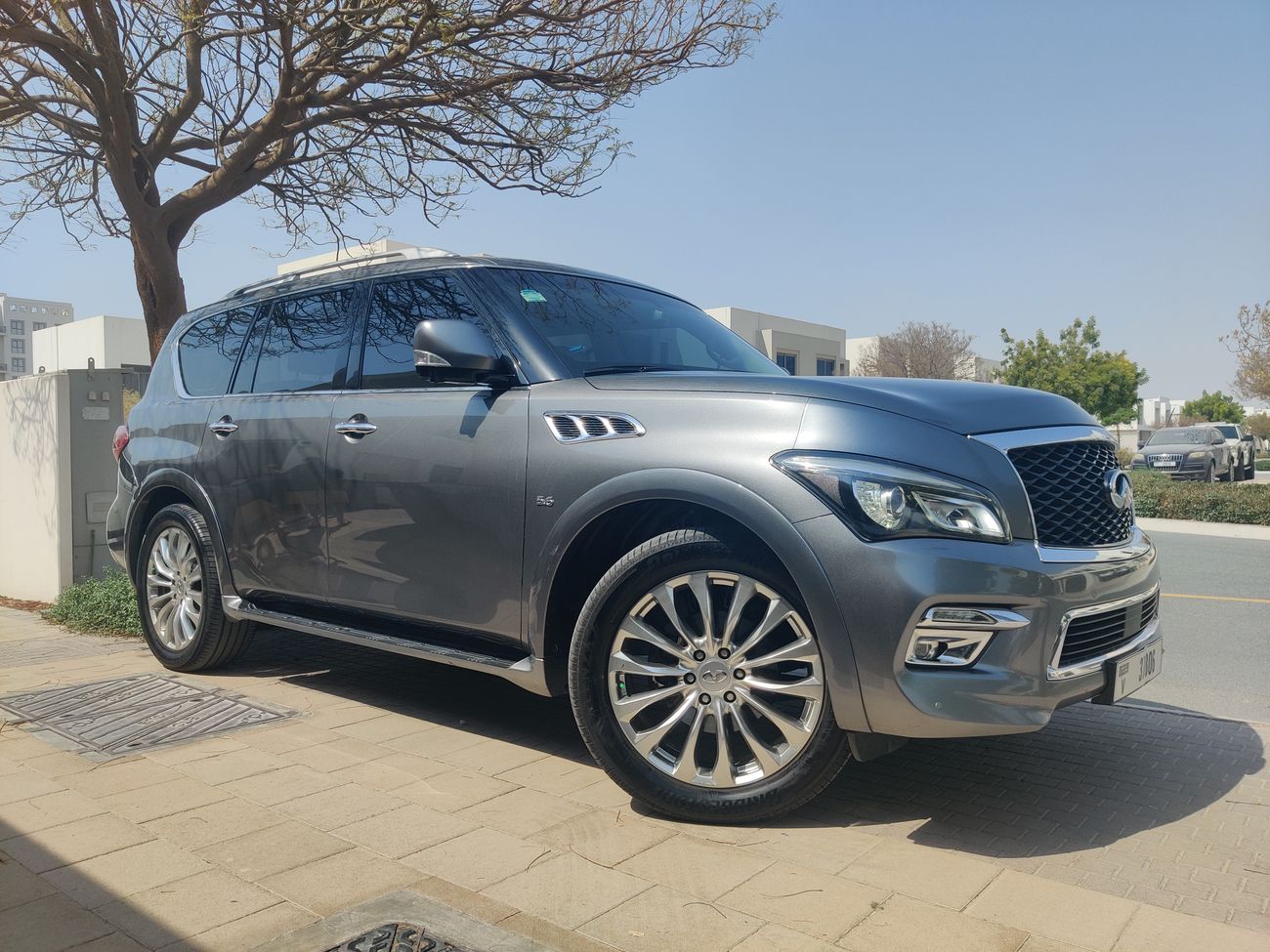 Infiniti QX80 LUXURY