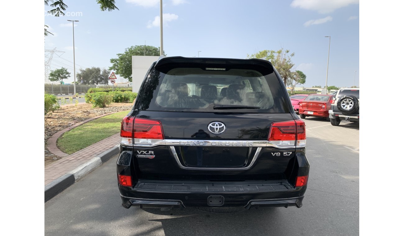 Toyota Land Cruiser VXR 5.7 MY2020 GCC ( Warranty 3 Years / 100,000 K.M )