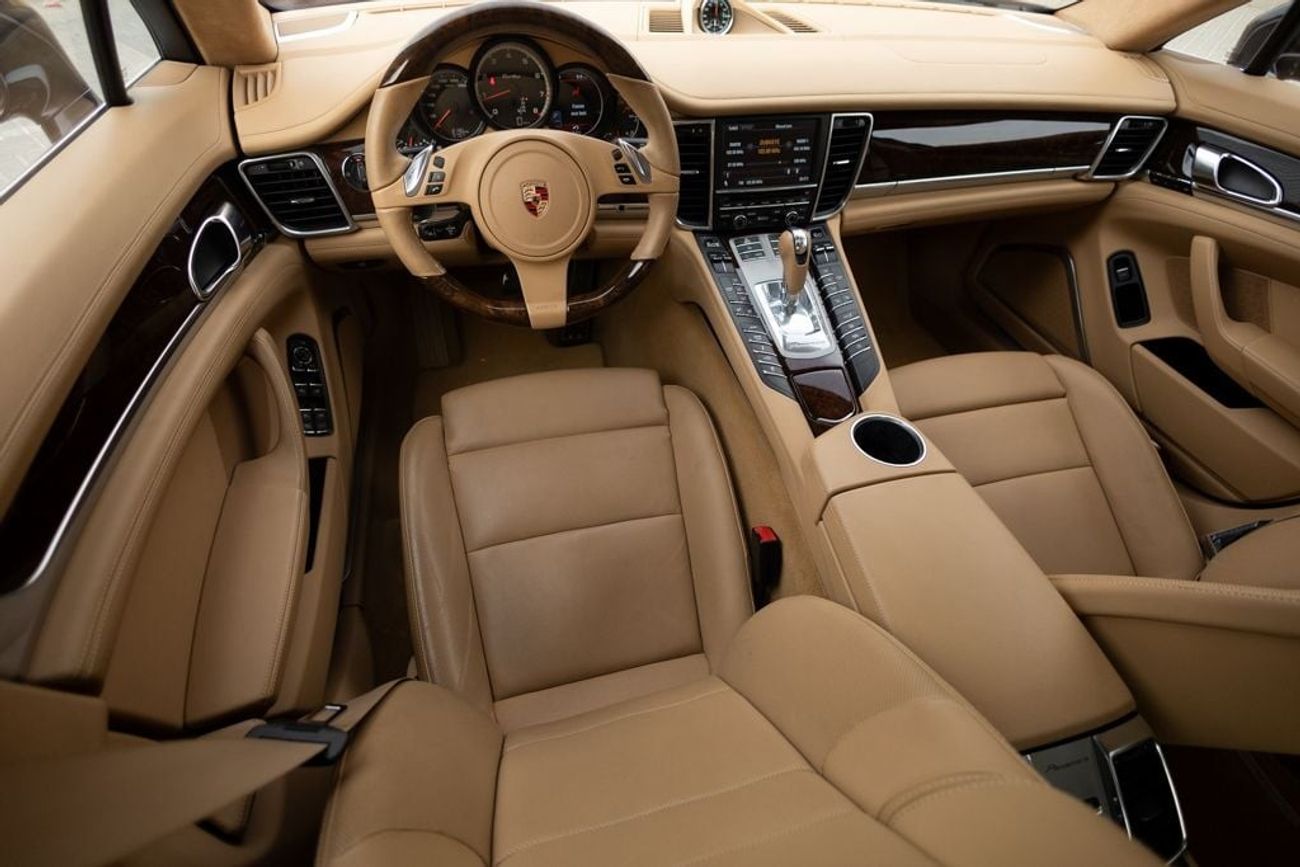 بورش باناميرا Porsche Panamera Turbo (LOWEST MILEAGE) 2010 GCC.