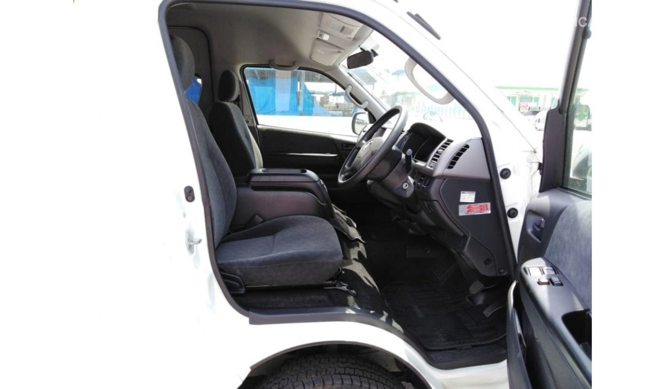 تويوتا هاياس Hiace Commuter RIGHT HAND DRIVE (Stock no PM 574 )