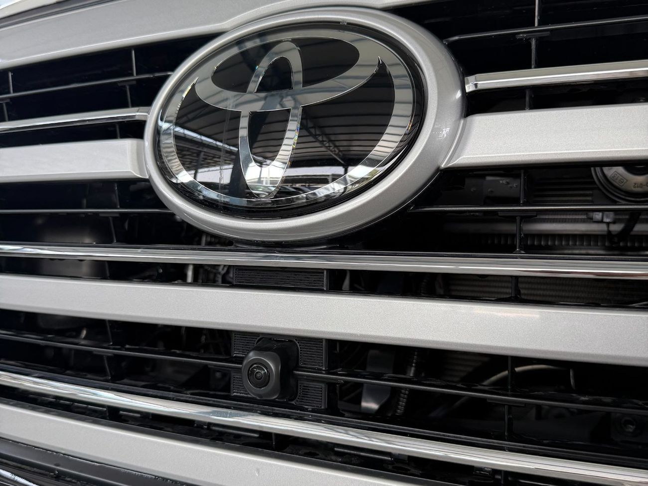 Toyota Land Cruiser HYBRID VX 3.5 TWINTURBO RADAR **EXPORT ONLY**التصدير فقط خارج الخليج***
