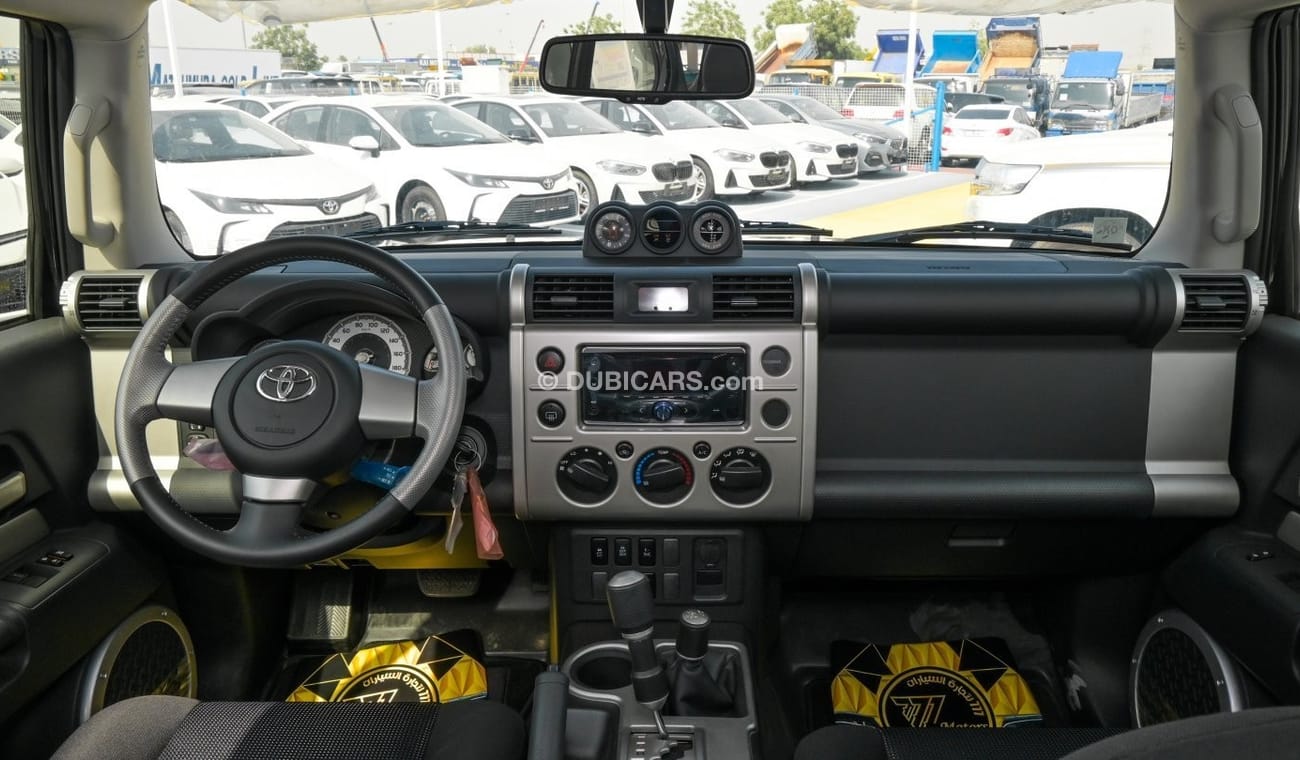 Toyota FJ Cruiser TOYOTA FJ CRUISER 4.0 V6 GCC 2023