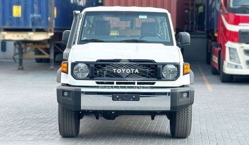 Toyota Land Cruiser 70 Toyota/LC76 DSL 2.8L AT/000D0 4X4 DELUXE. 9 seater