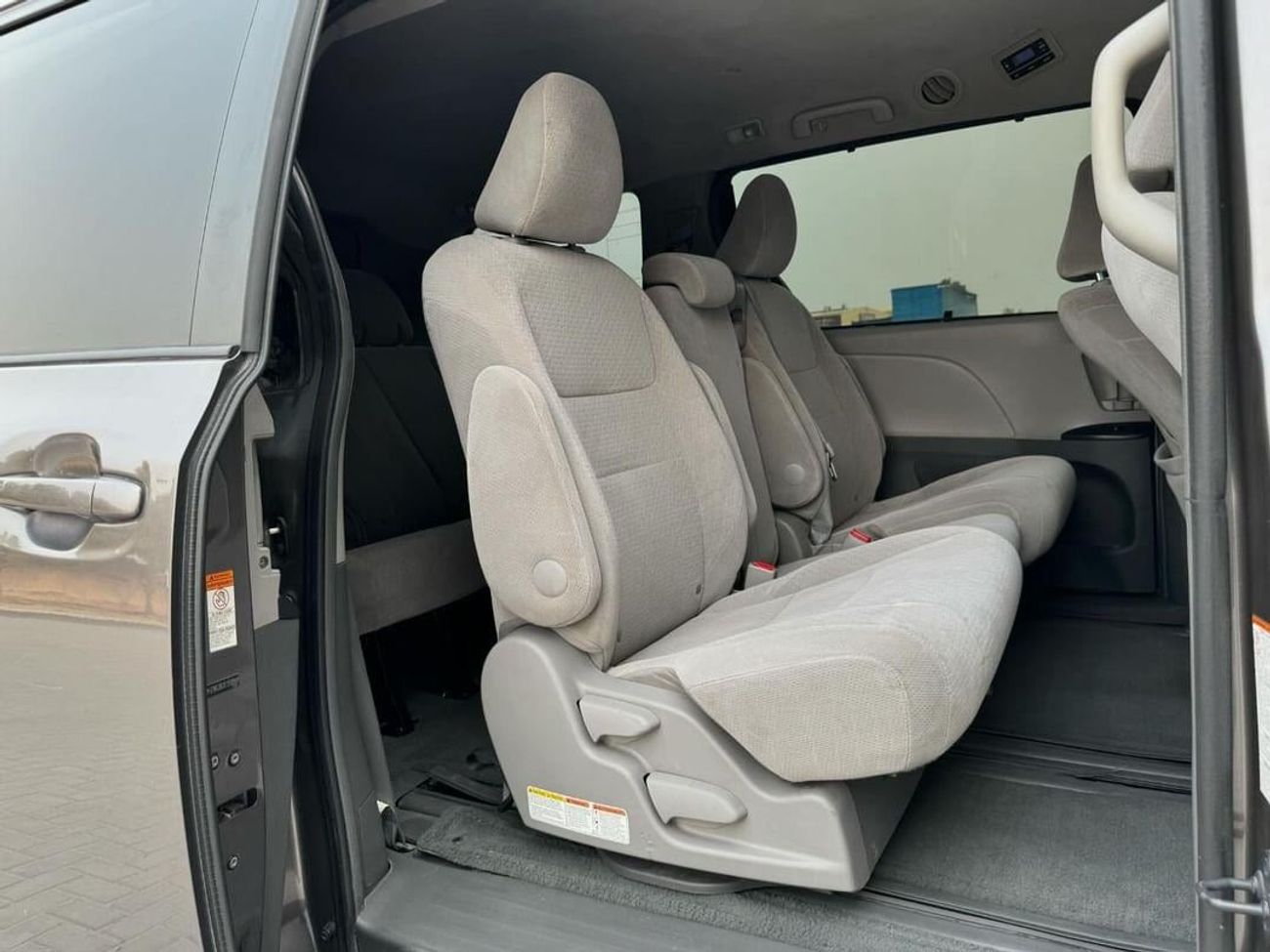 تويوتا سيينا تويوتا سيينا LE وارد 2015