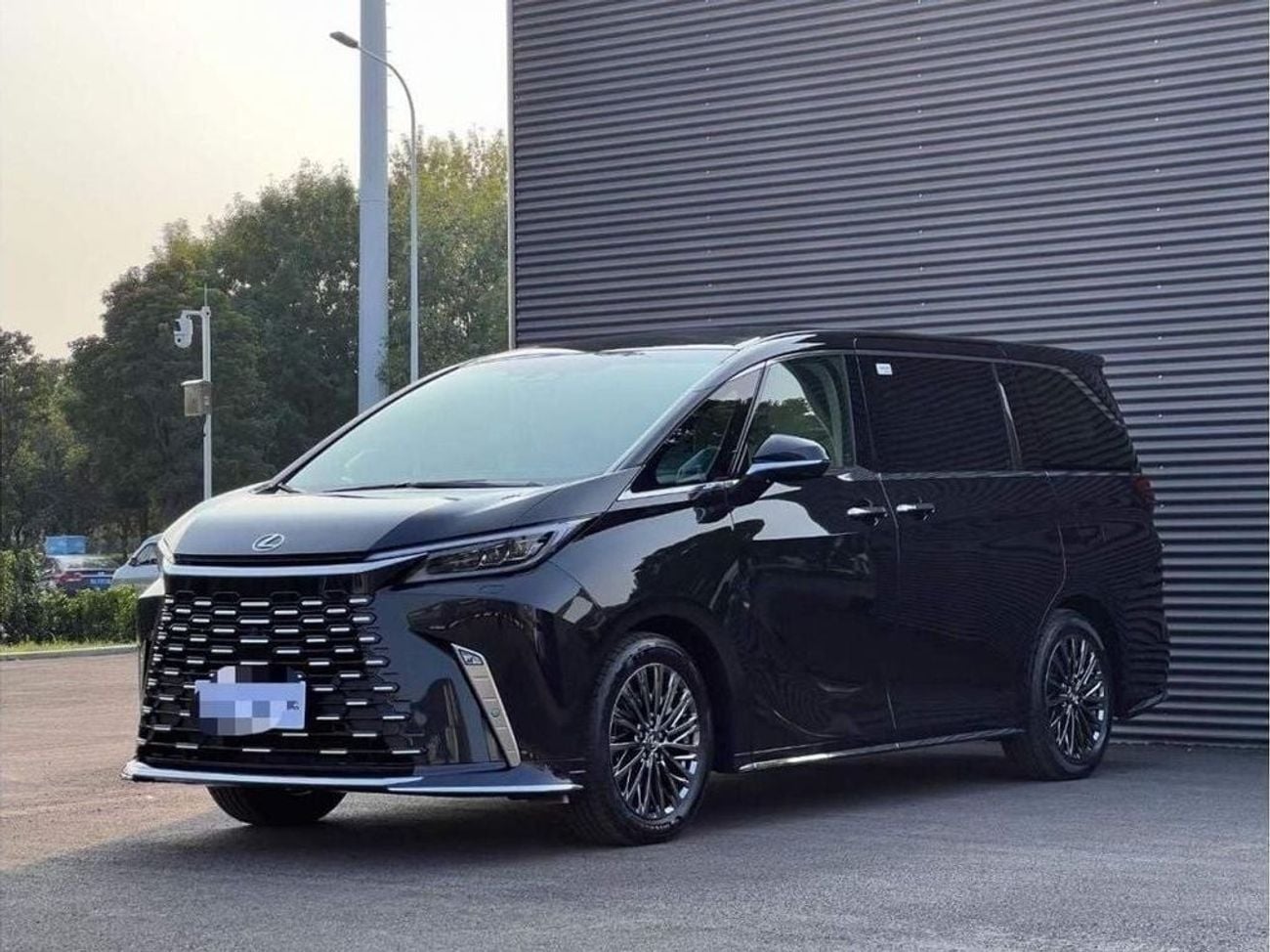 Lexus LM 350h STD (NON GCC)