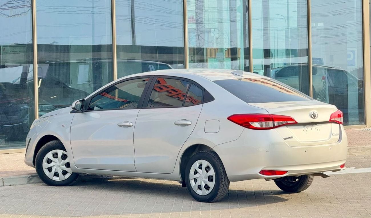 تويوتا يارس SE 535/- شهريًا | دول مجلس التعاون الخليجي | نظام تحديد المواقع العالمي (GPS)، كاميرا | خالٍ من الحوادث